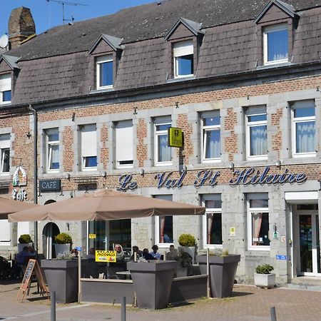 Hotel Val Saint Hilaire Givet Bagian luar foto