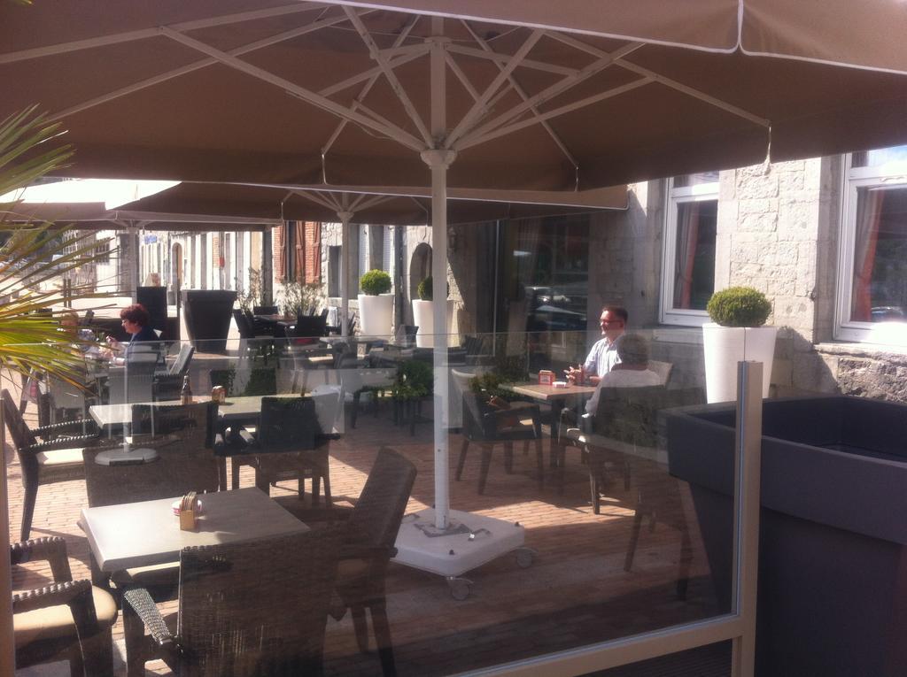 Hotel Val Saint Hilaire Givet Bagian luar foto