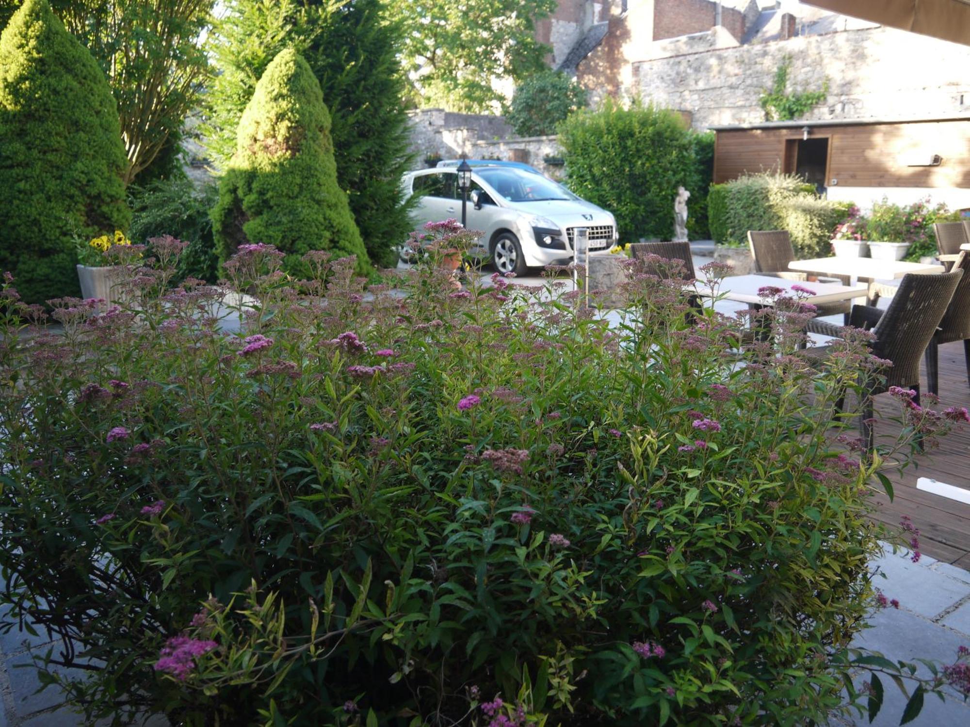 Hotel Val Saint Hilaire Givet Bagian luar foto