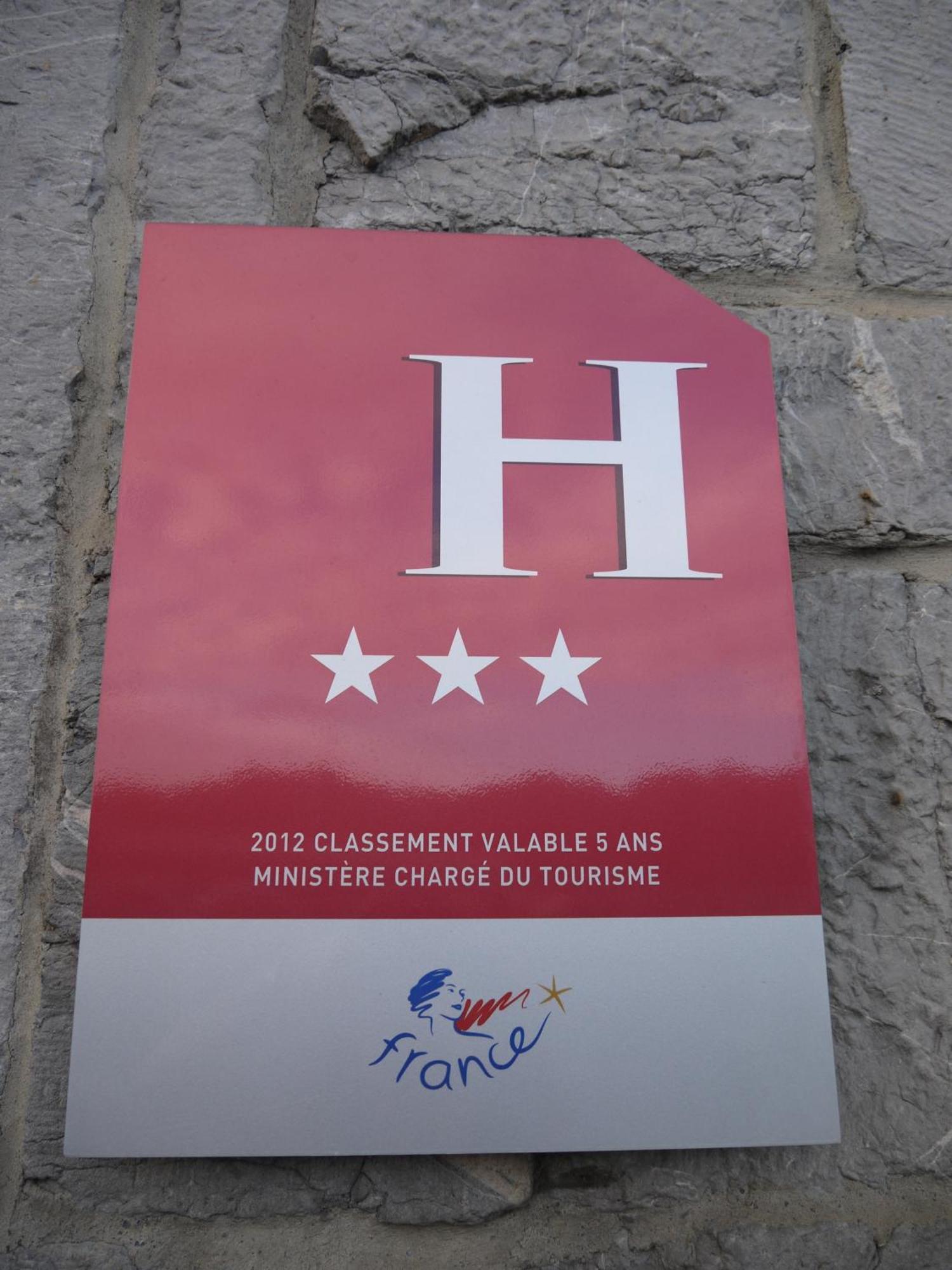 Hotel Val Saint Hilaire Givet Bagian luar foto