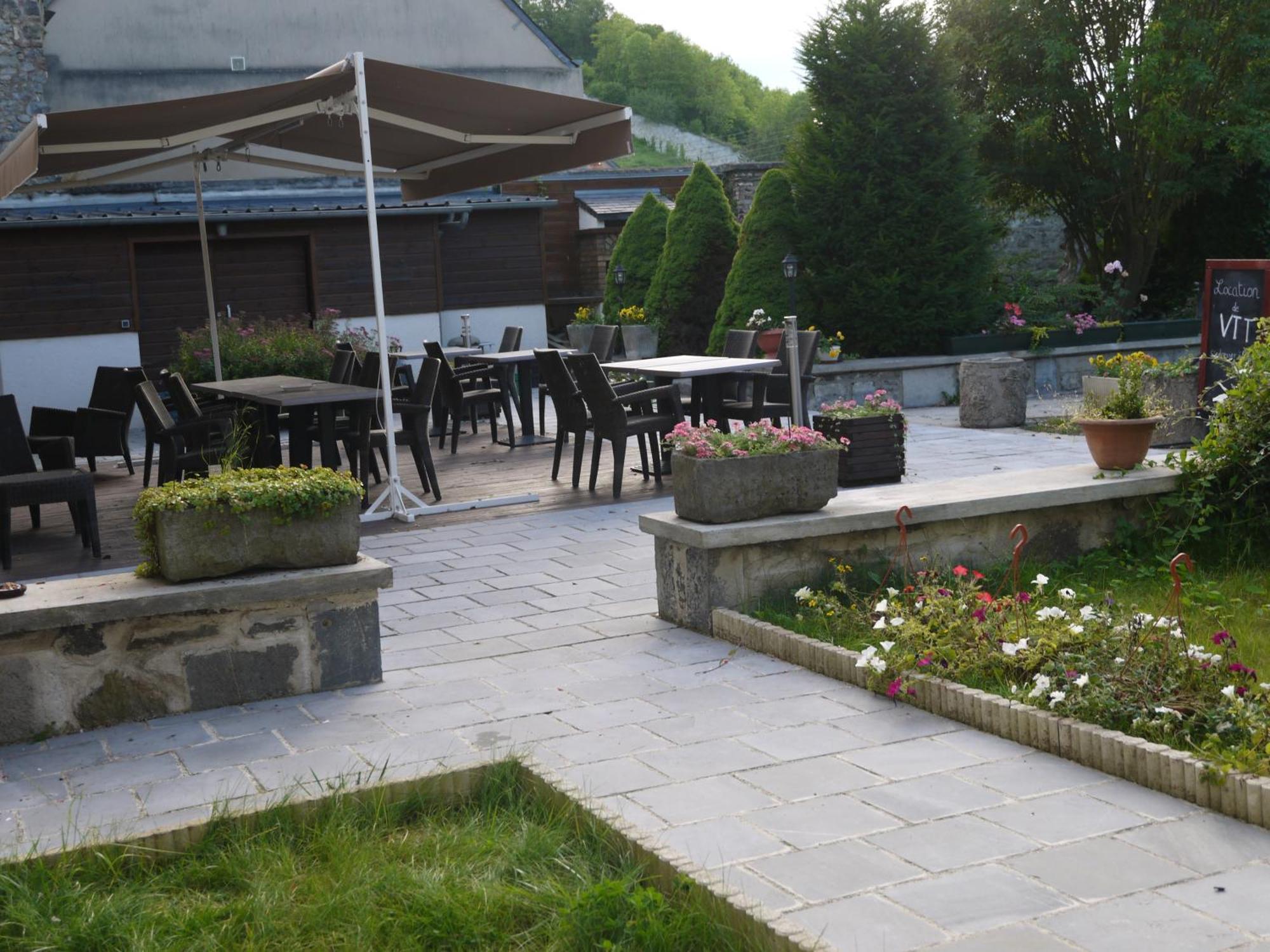 Hotel Val Saint Hilaire Givet Bagian luar foto