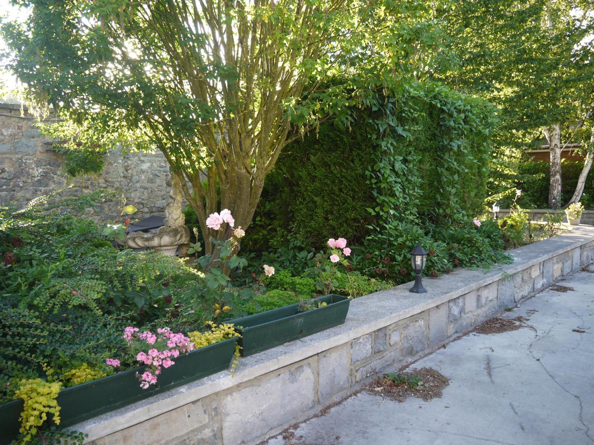 Hotel Val Saint Hilaire Givet Bagian luar foto