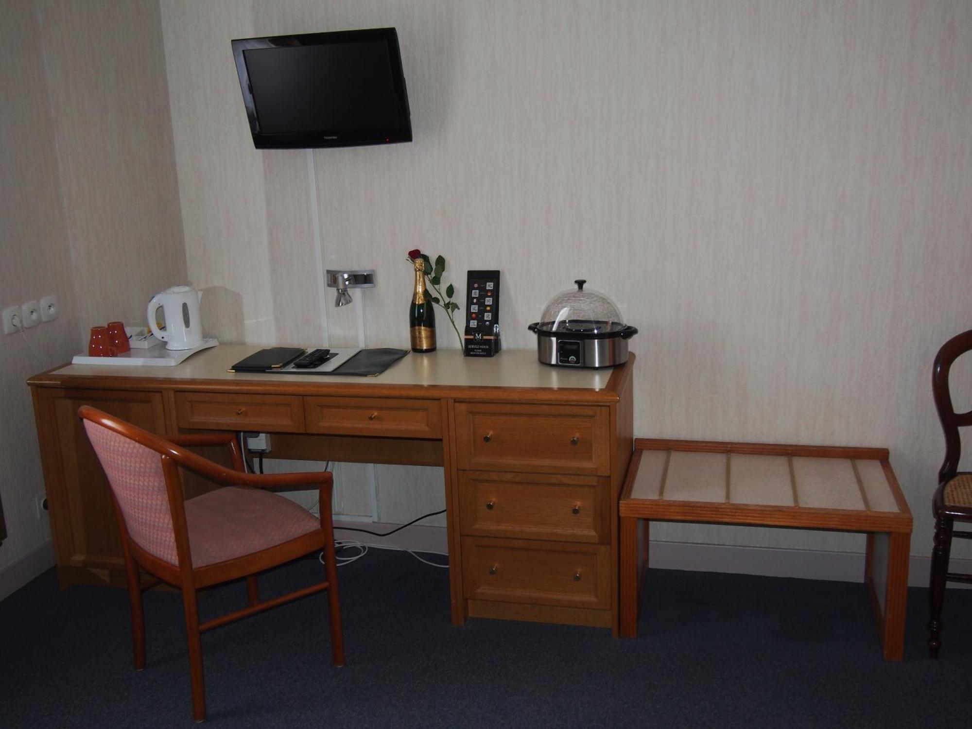 Hotel Val Saint Hilaire Givet Ruang foto