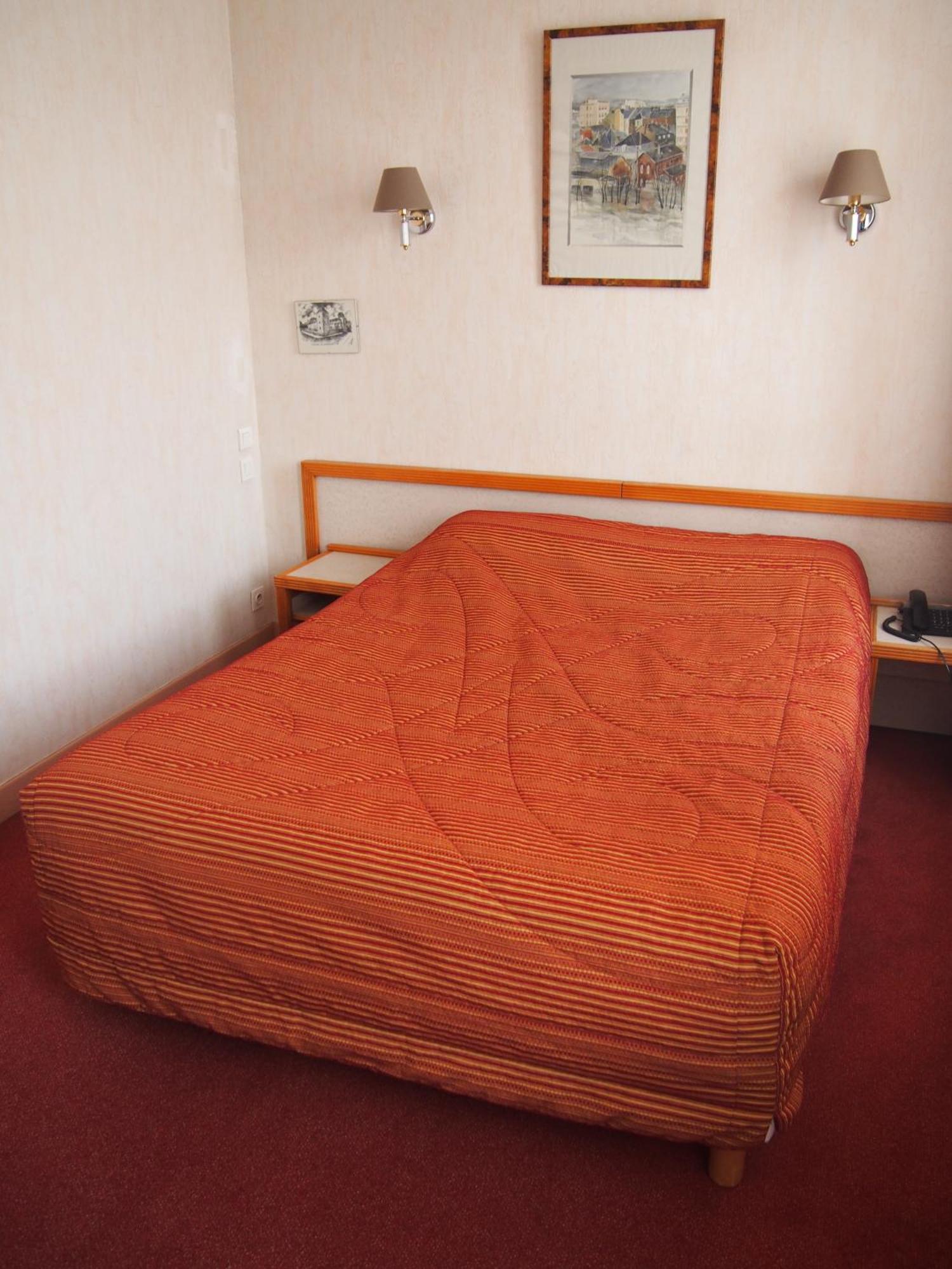 Hotel Val Saint Hilaire Givet Ruang foto