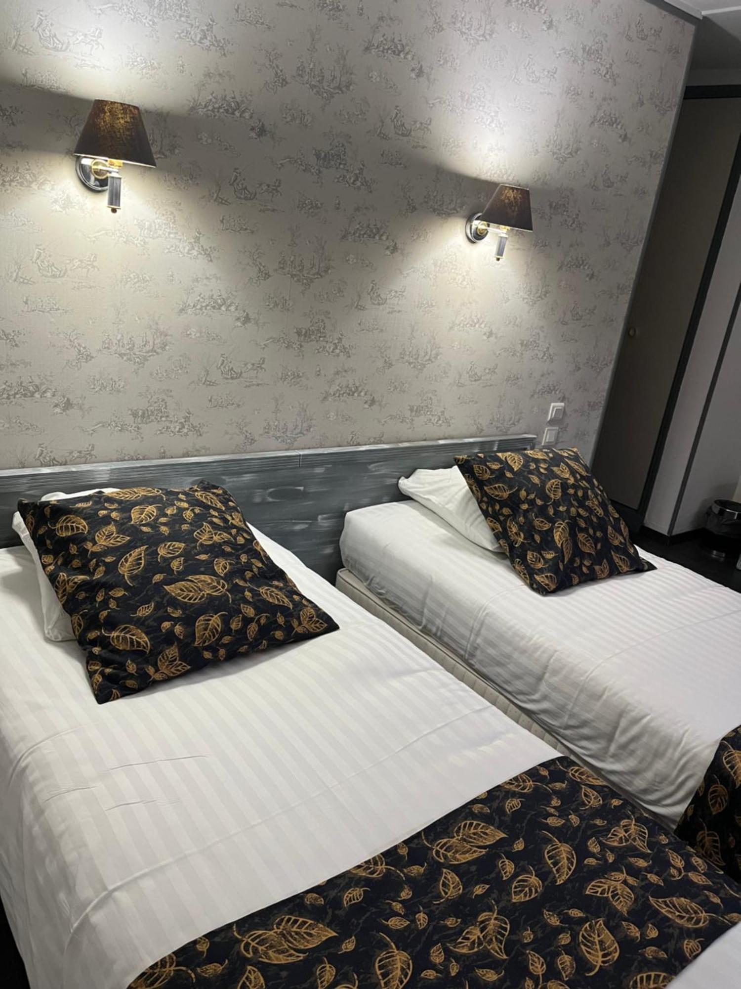 Hotel Val Saint Hilaire Givet Bagian luar foto