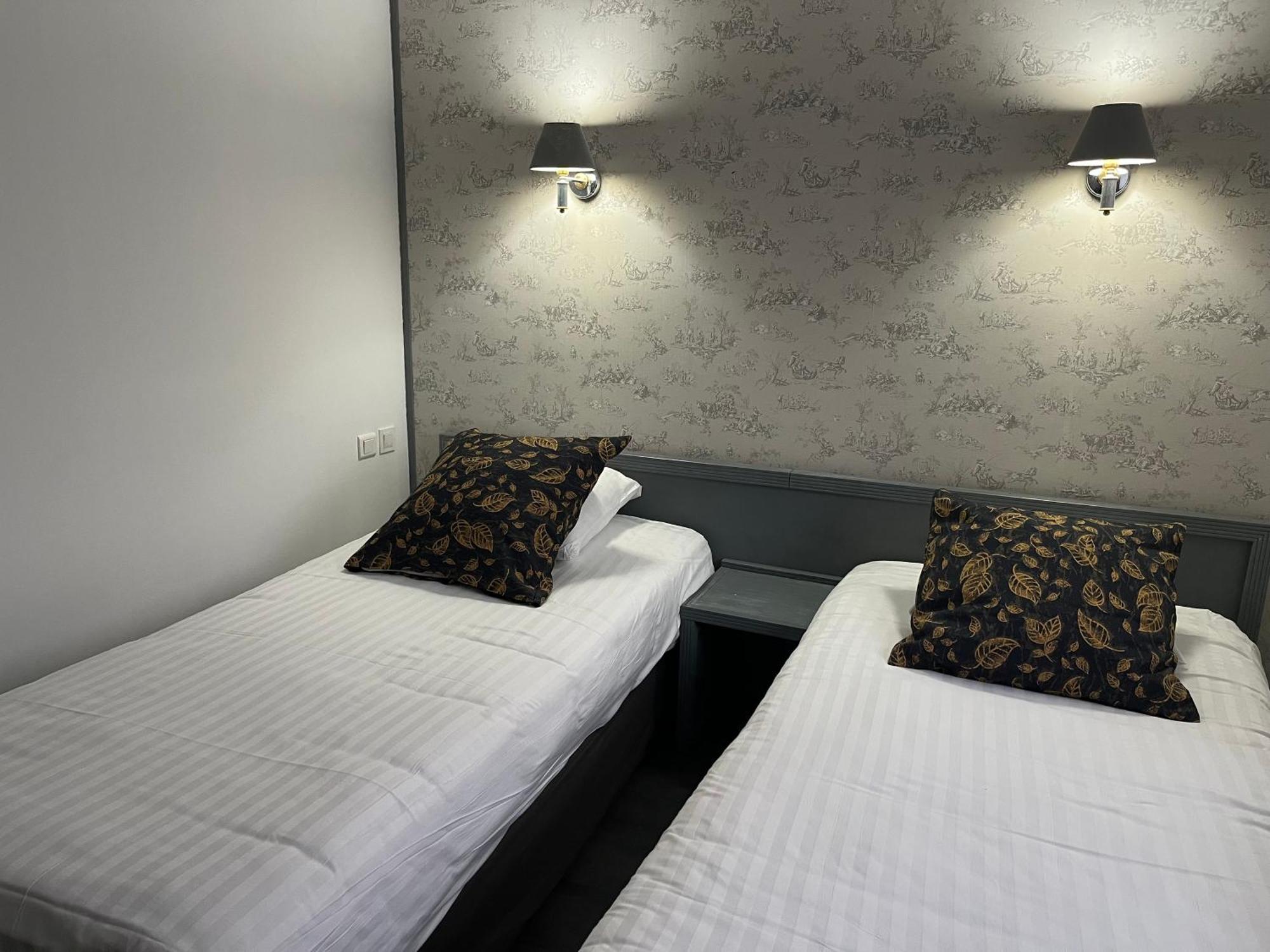 Hotel Val Saint Hilaire Givet Bagian luar foto