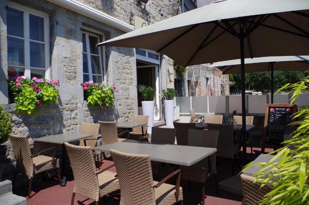 Hotel Val Saint Hilaire Givet Bagian luar foto