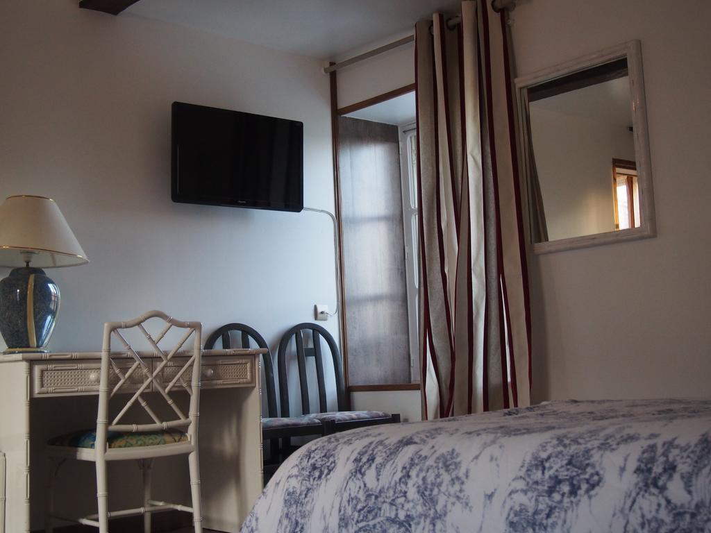 Hotel Val Saint Hilaire Givet Ruang foto