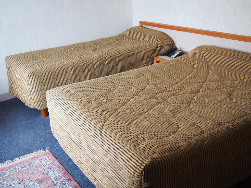 Hotel Val Saint Hilaire Givet Ruang foto