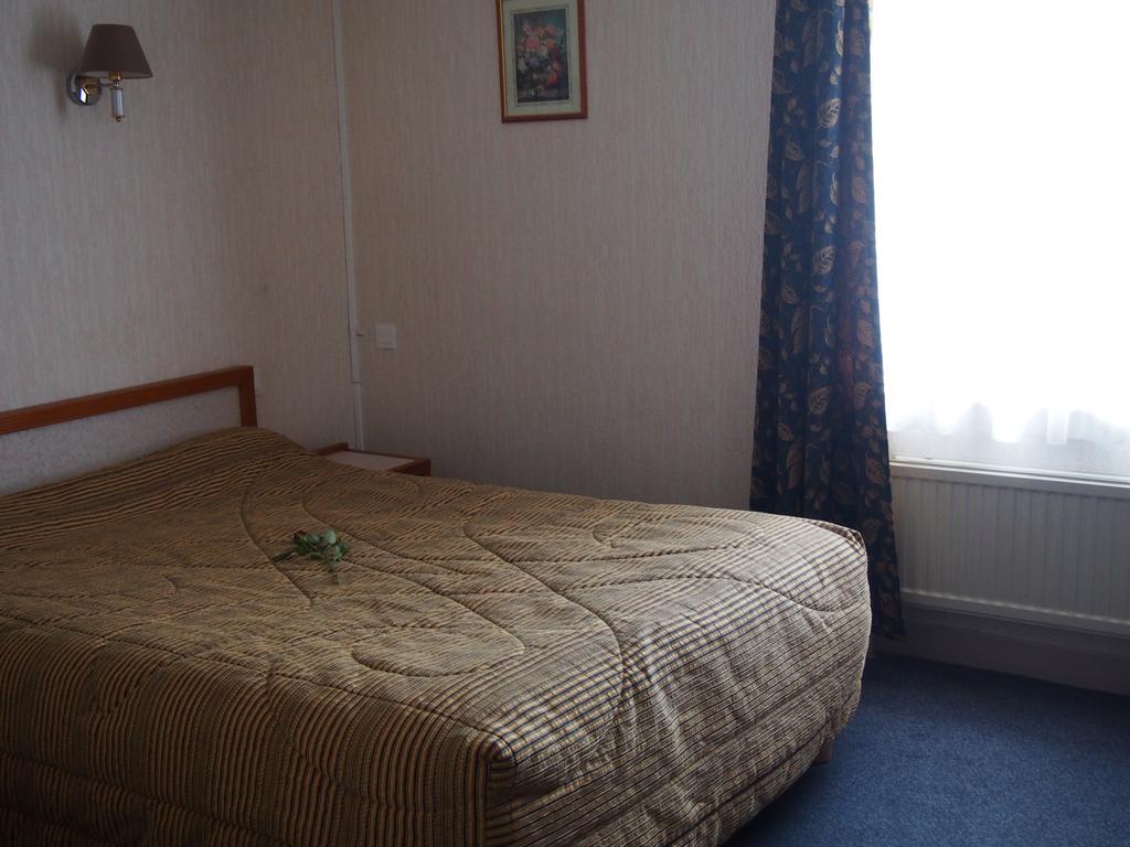 Hotel Val Saint Hilaire Givet Ruang foto