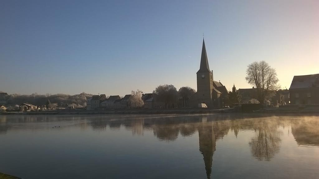 Hotel Val Saint Hilaire Givet Bagian luar foto